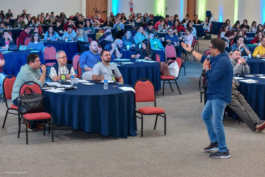 Fotógrafo de Eventos Corporativos em São Paulo — plateia de participantes durante evento empresarial